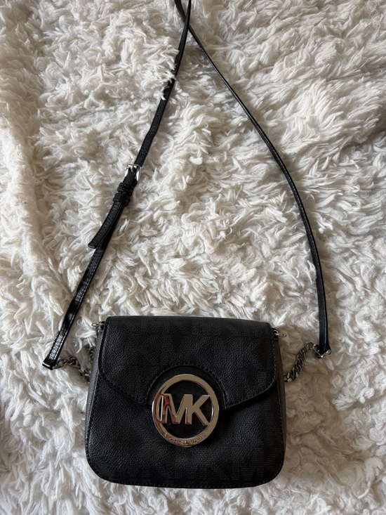 Michael Kors Handbags - Michael Kors Black Leather Crossbody with Silver MK Medallion